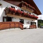 Hotel Al Sole Fusine in Valromana