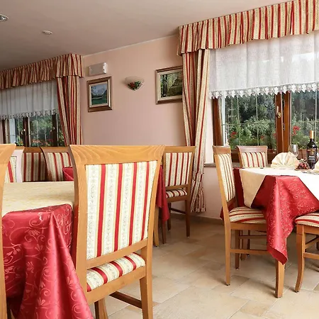 Al Sole Hotel Fusine in Valromana